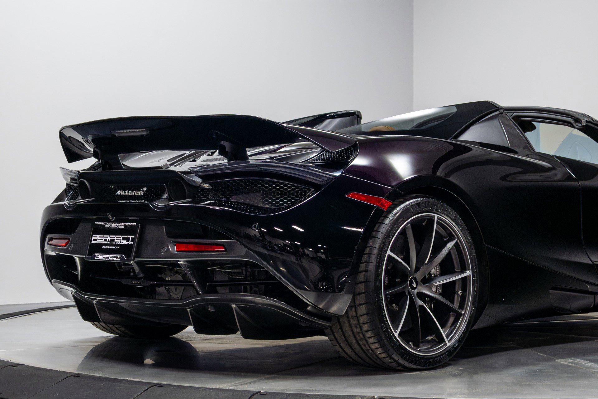 Used 2019 McLaren 720S Luxury RWD image 16