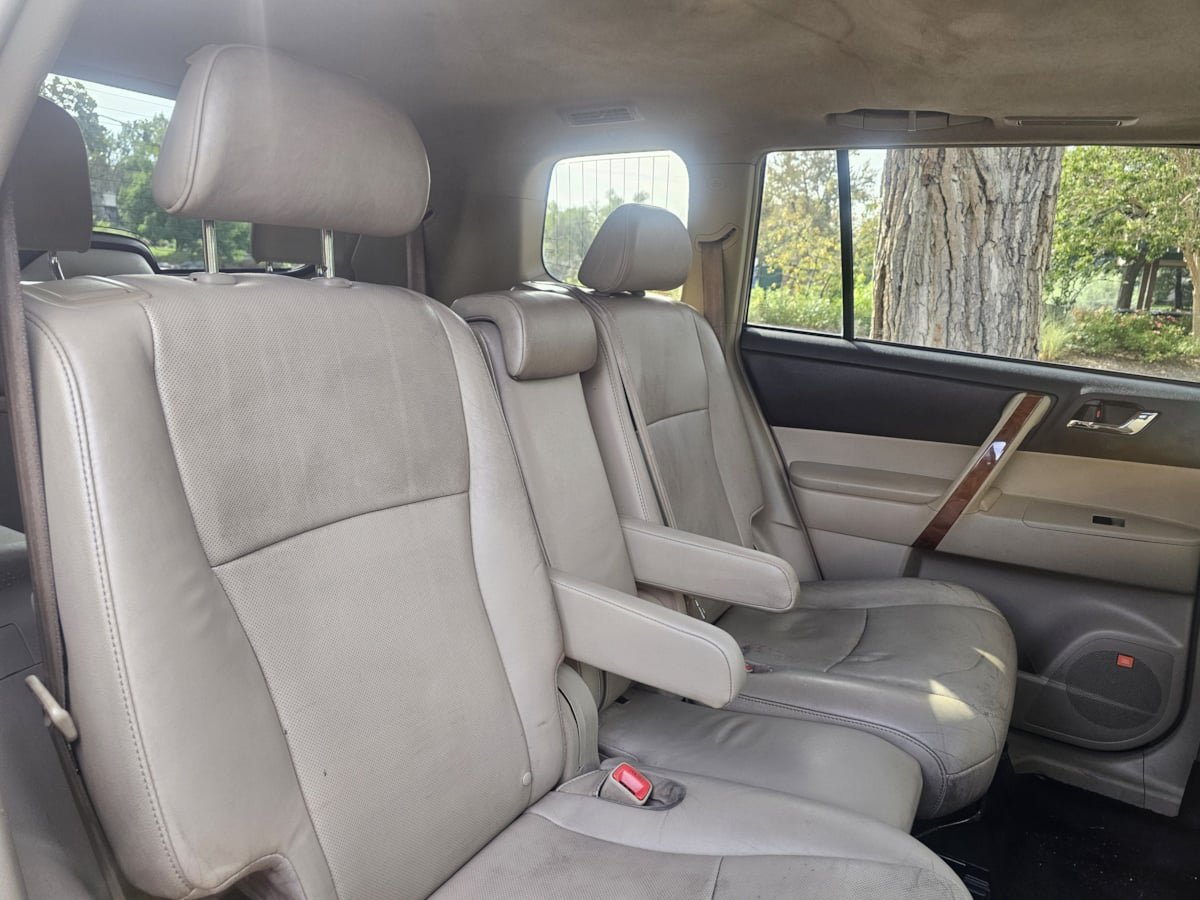 Used 2013 Toyota Highlander Limited FWD image 48