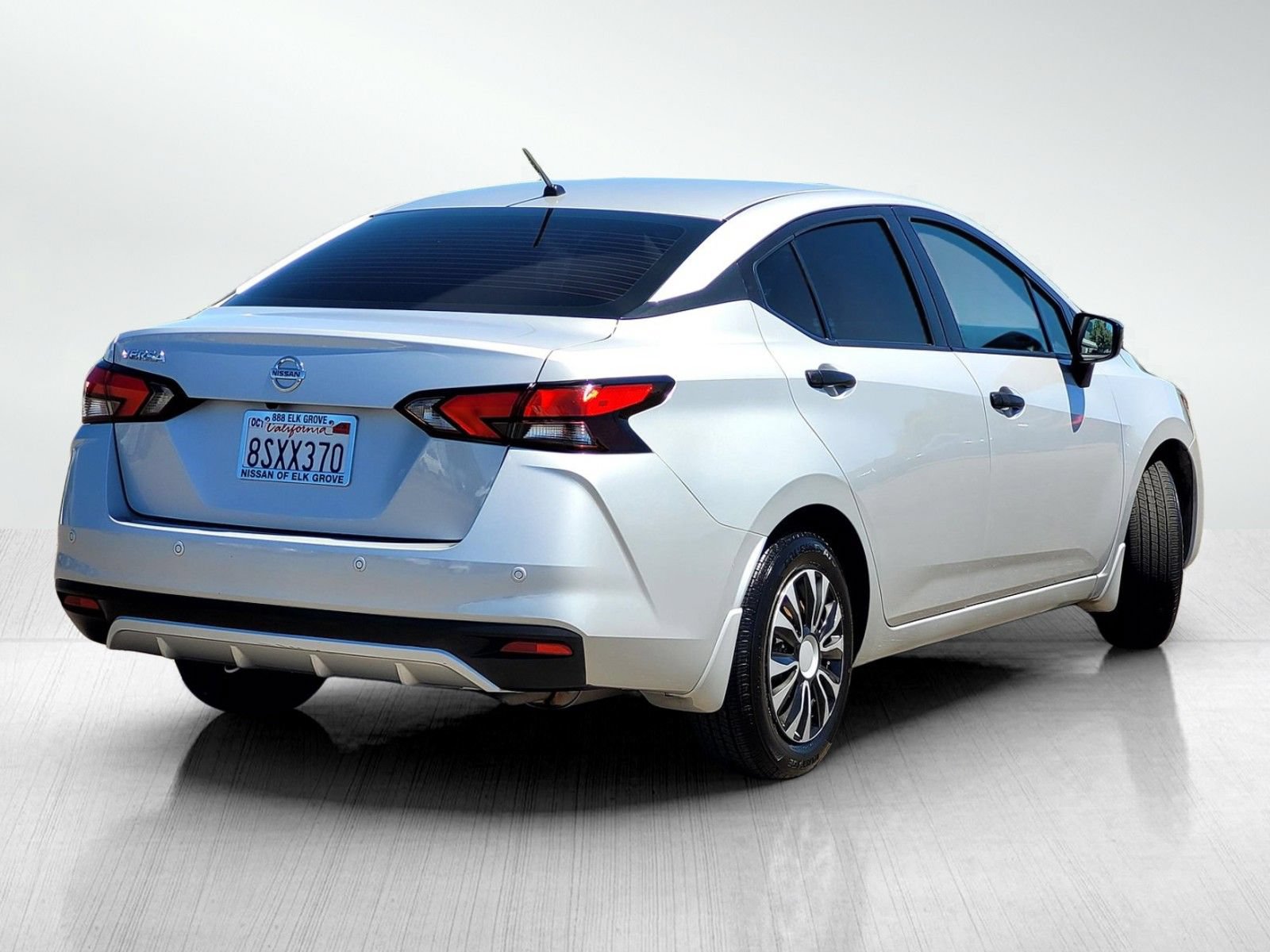 Used 2020 Nissan Versa S FWD image 4