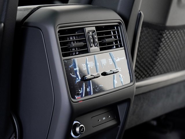 Used 2025 Porsche Cayenne image 25