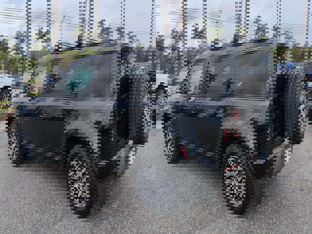 Used 2023 Land Rover Defender 110 X-Dynamic SE image 7