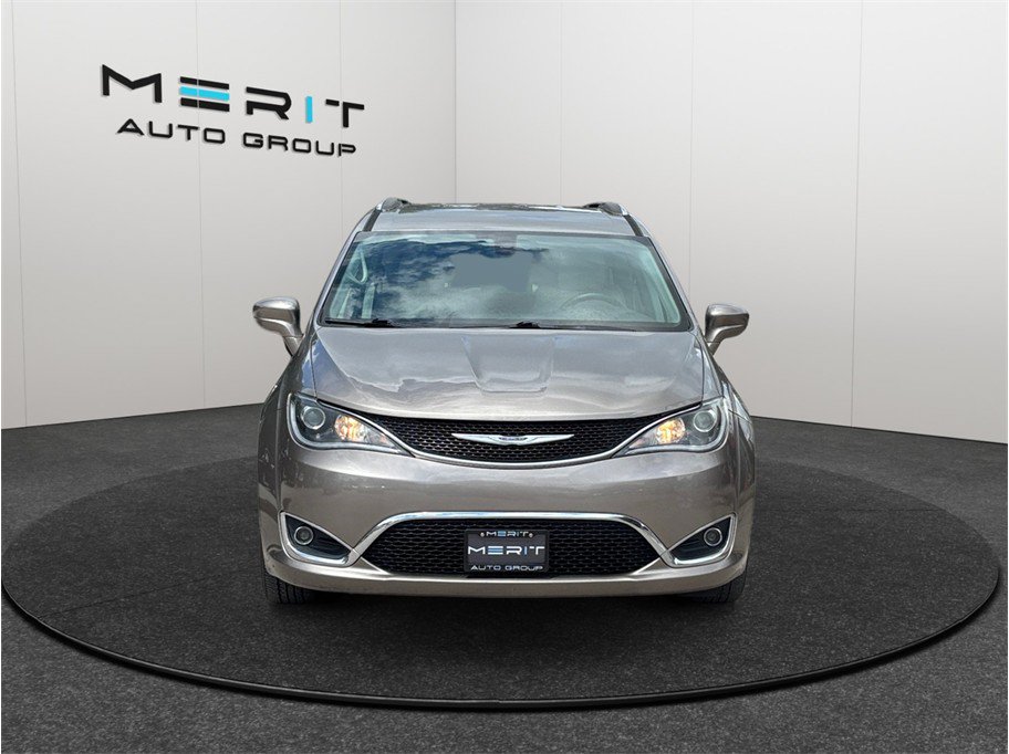 Used 2018 Chrysler Pacifica Touring-L FWD image 3