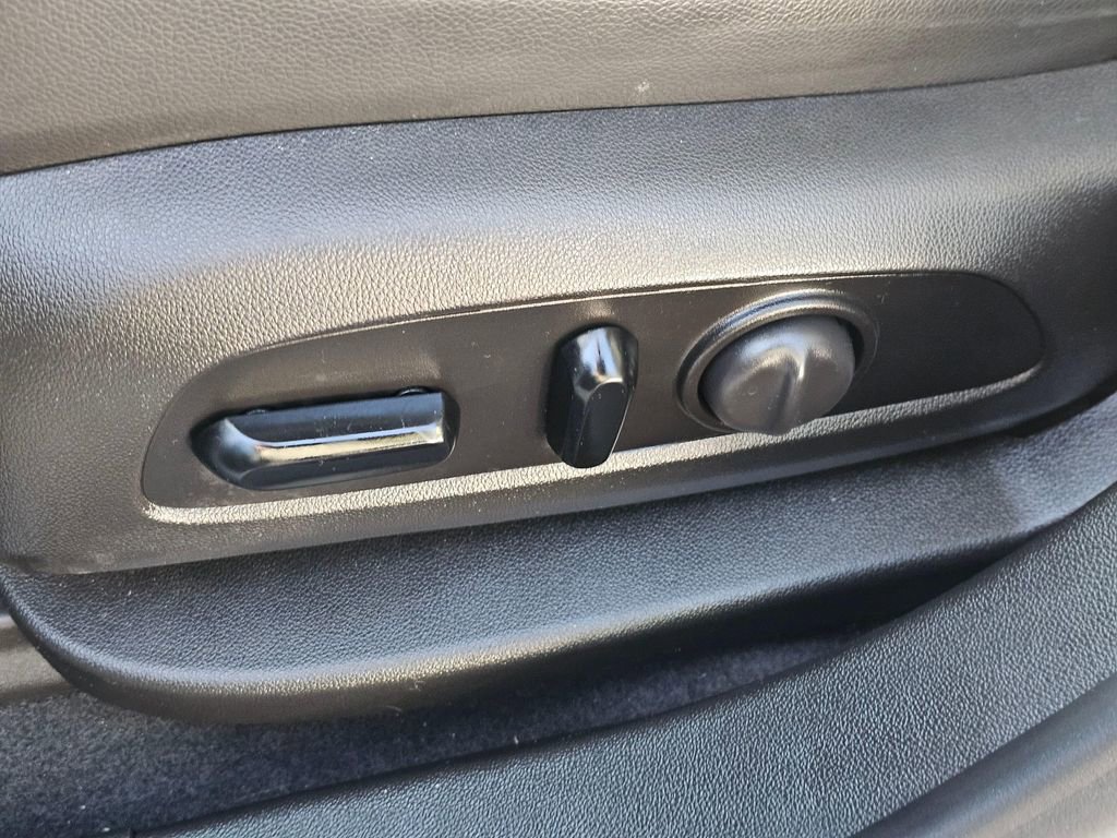 Used 2021 GMC Acadia SLT w/ Technology Package AWD/4WD image 26