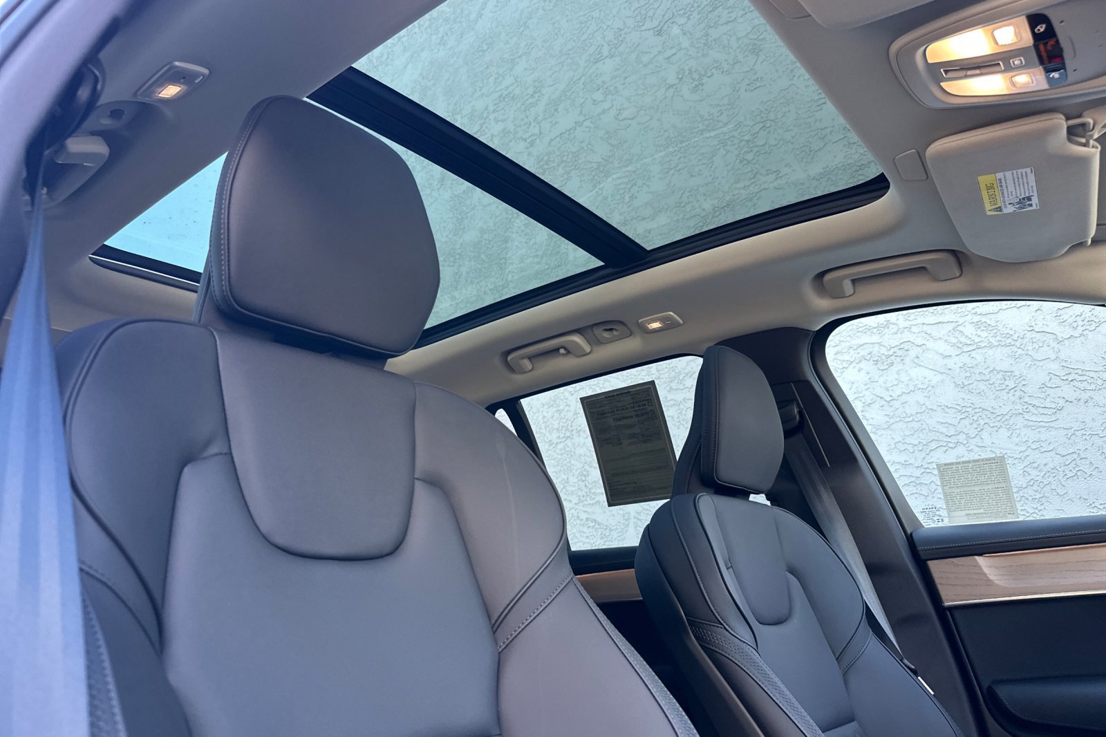 Certified 2025 Volvo XC90 B6 Core w/ Protection Package Premier image 18