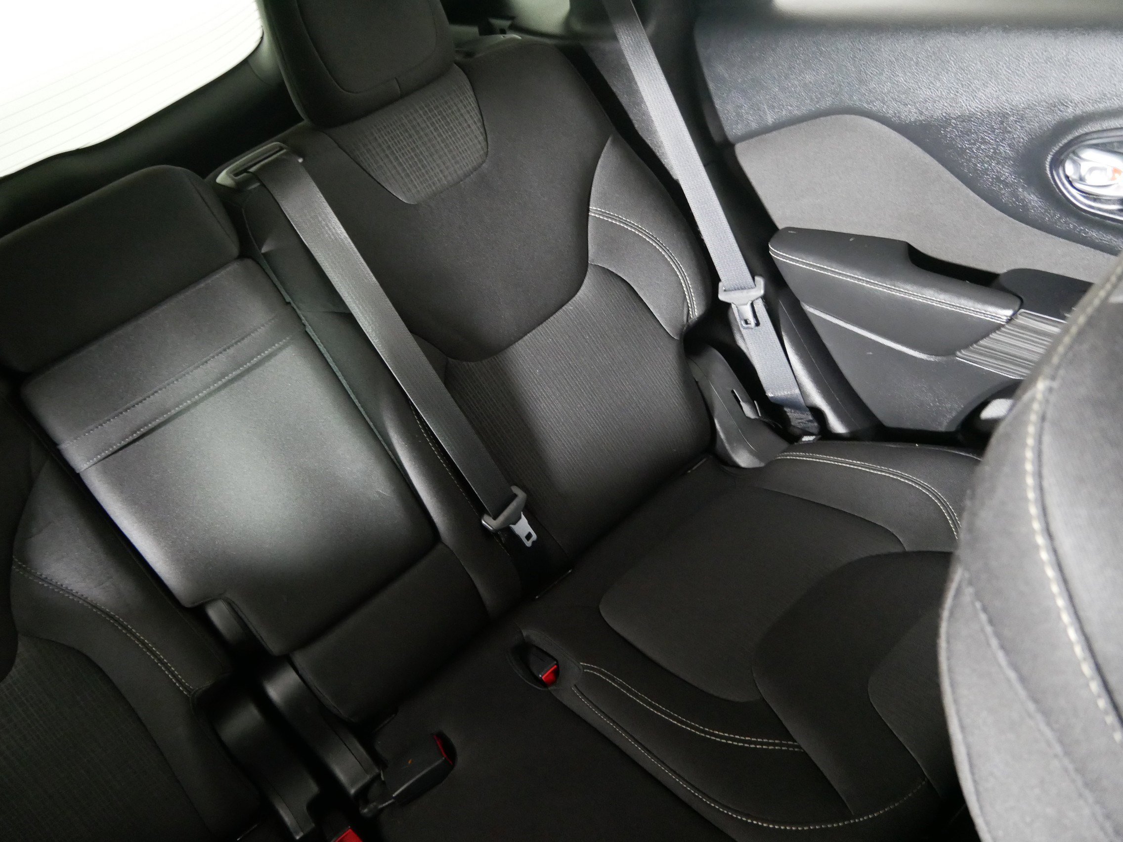 Used 2015 Jeep Cherokee Latitude w/ Comfort/Convenience Group image 14