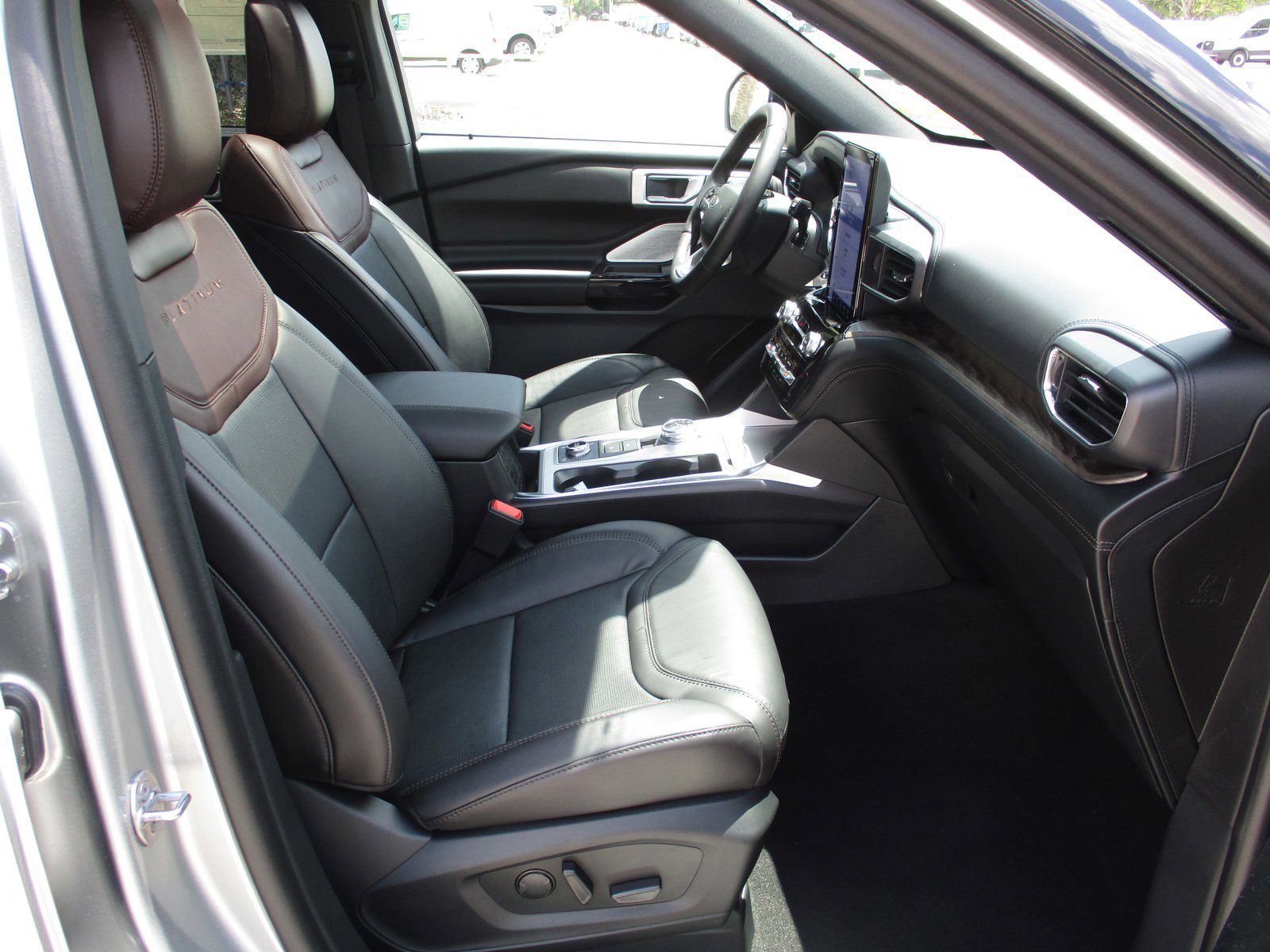 New 2024 Ford Explorer Platinum w/ Technology Package AWD/4WD image 24