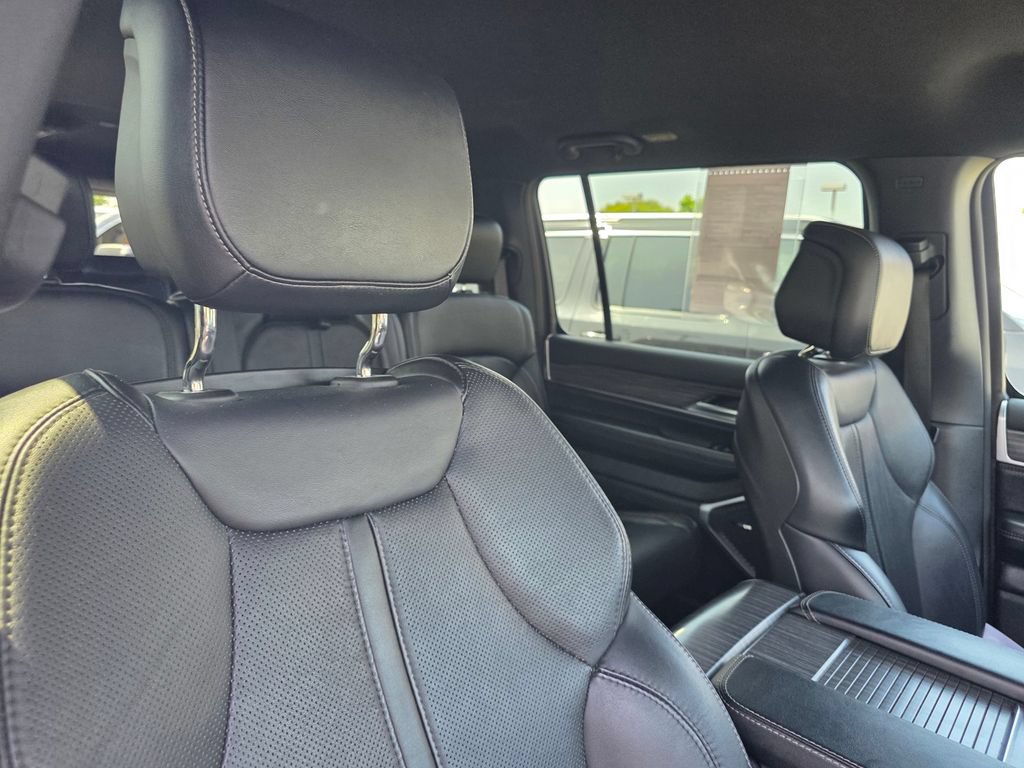 Used 2024 Jeep Wagoneer L Series II w/ Flexible Seating Group AWD/4WD image 22