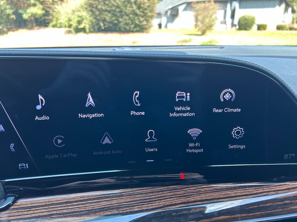 Used 2022 Cadillac Escalade ESV Premium Luxury AWD/4WD image 30