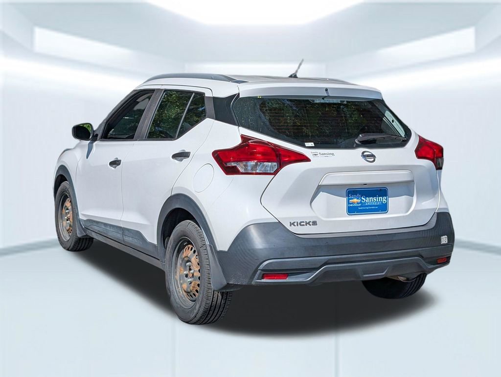 Used 2018 Nissan Kicks S FWD image 4