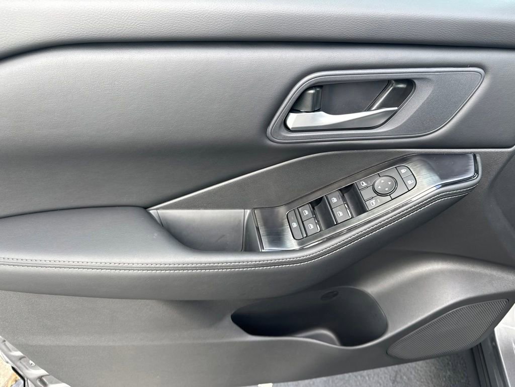 New 2026 Nissan Rogue SV FWD image 12