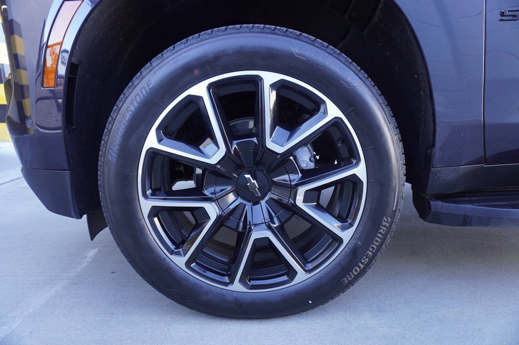 Used 2025 Chevrolet Suburban RST image 26