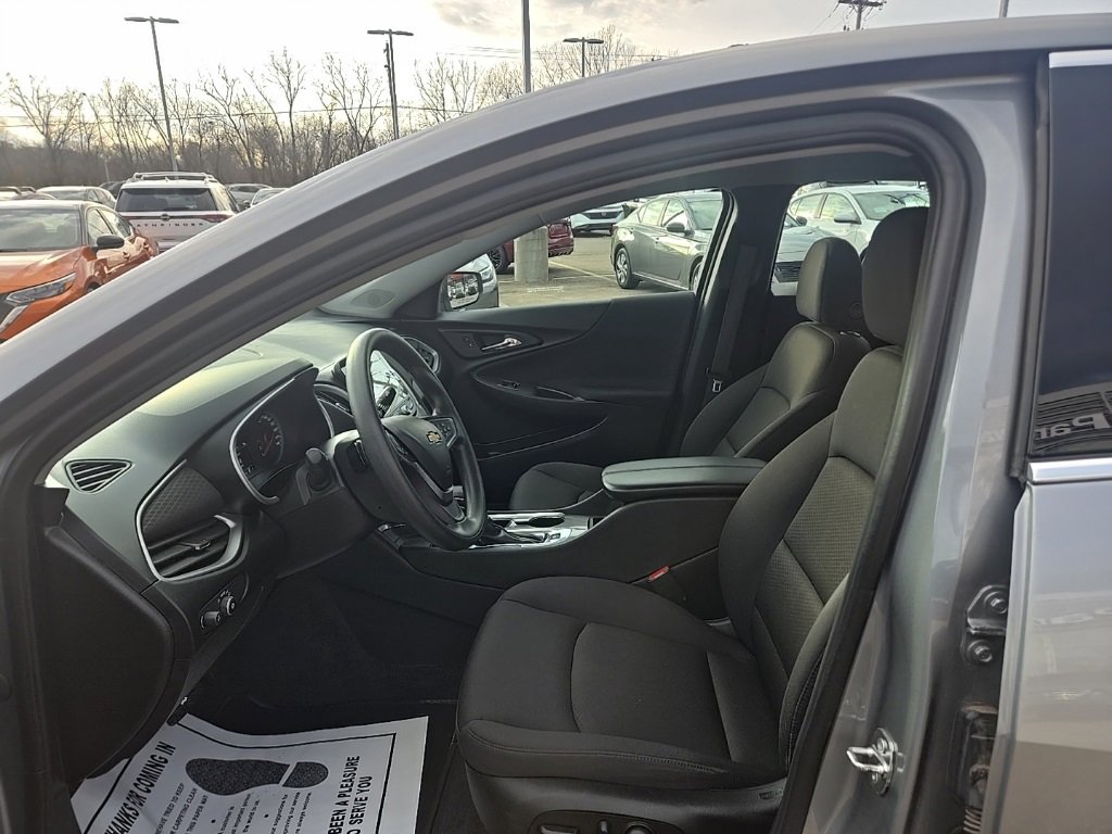 Used 2023 Chevrolet Malibu LT image 9