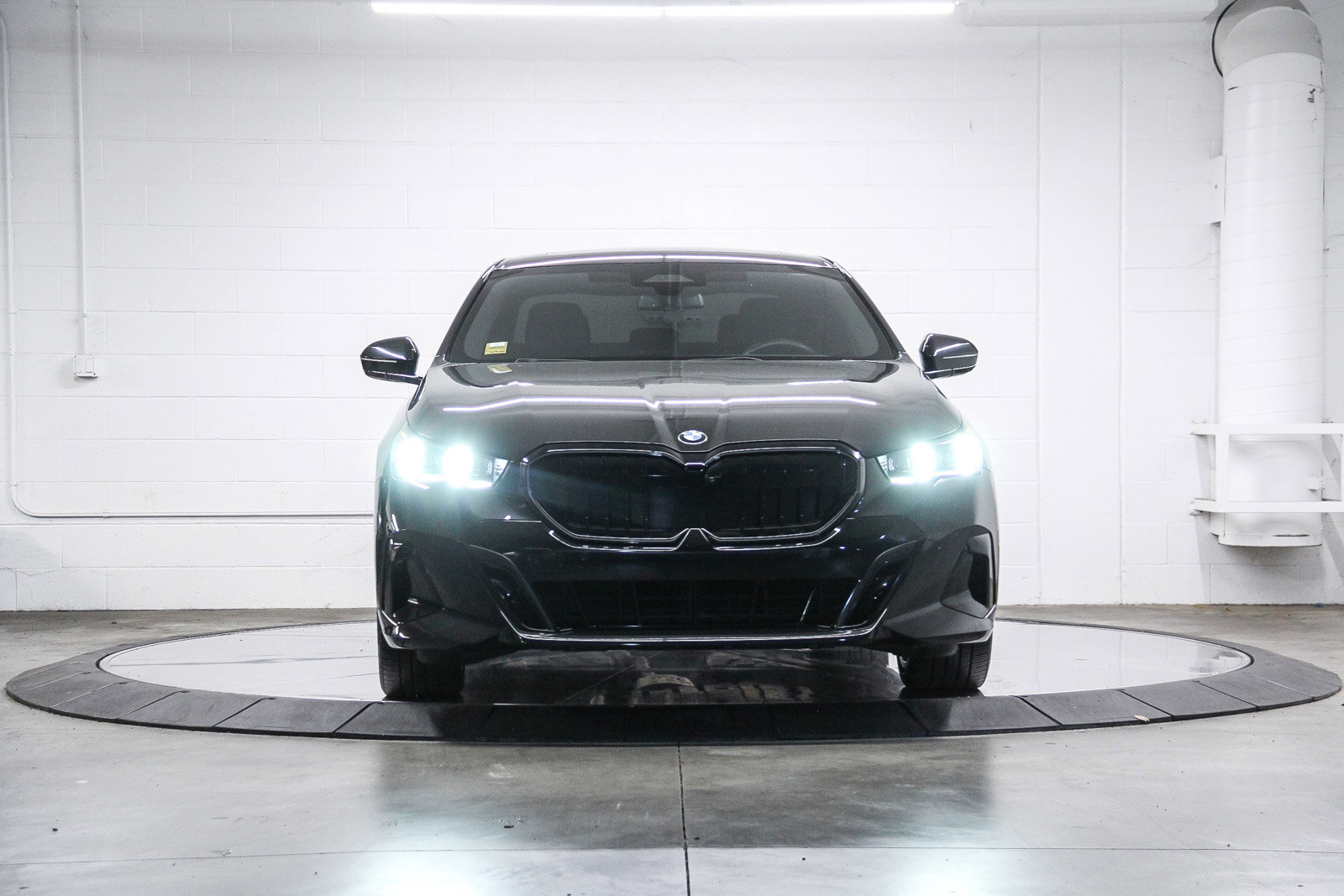 Certified 2024 BMW 530i 530i w/ M Sport Package image 2