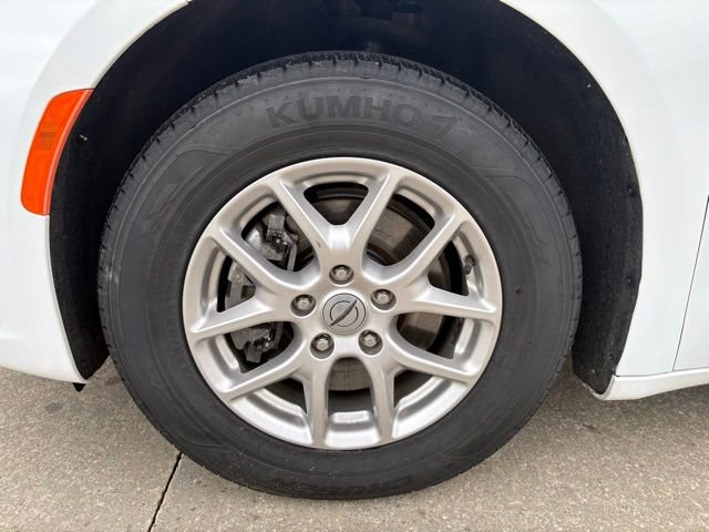 Used 2024 Chrysler Pacifica Touring-L image 8