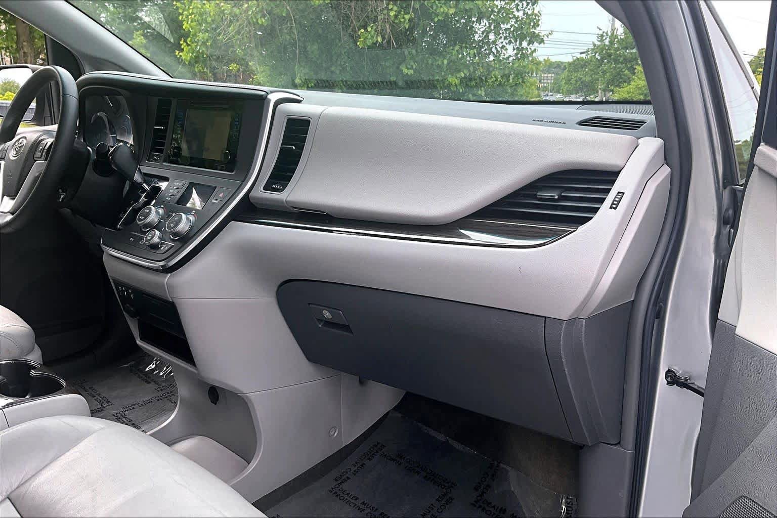 Used 2017 Toyota Sienna XLE w/ XLE Navigation Package FWD image 19