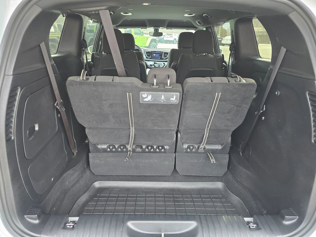 Used 2020 Chrysler Pacifica Touring w/ S Appearance Package image 12