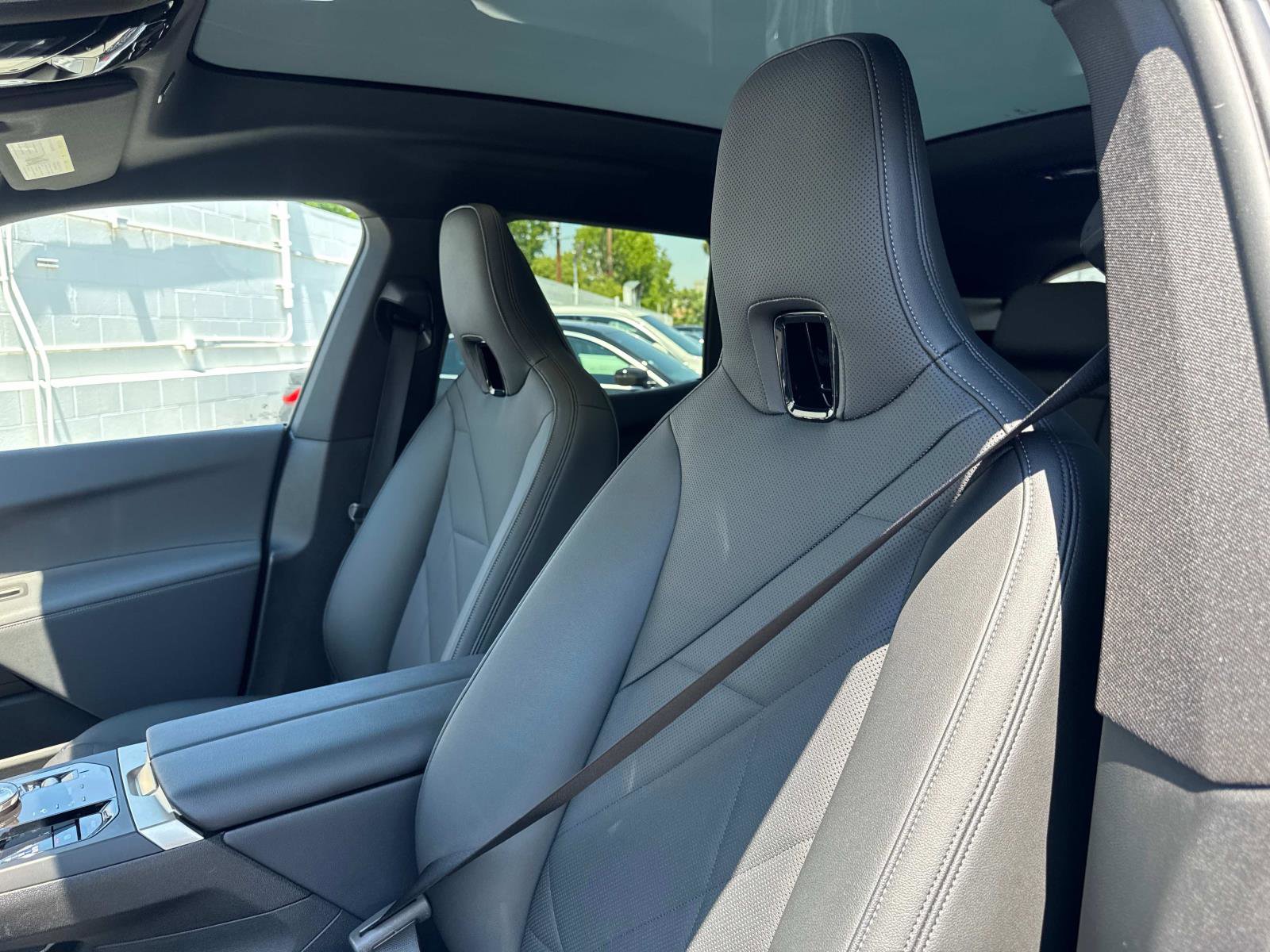 Used 2025 BMW iX xDrive50 w/ Convenience Package image 15