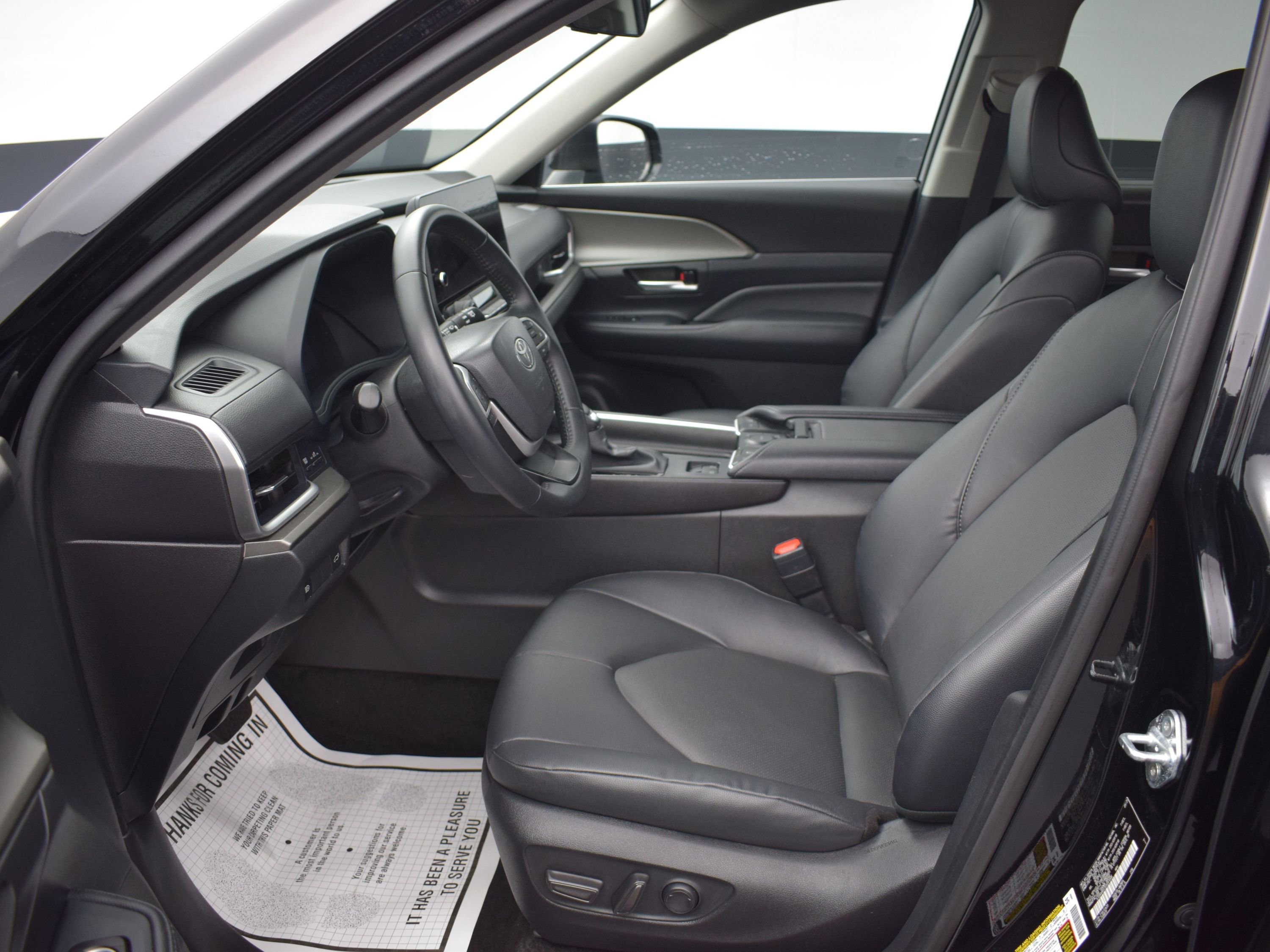Used 2025 Toyota Grand Highlander AWD image 16