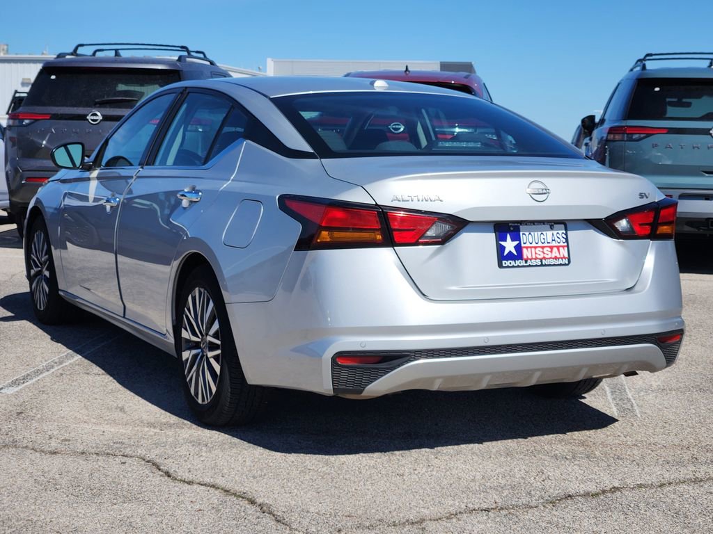 Used 2024 Nissan Altima 2.5 SV image 4