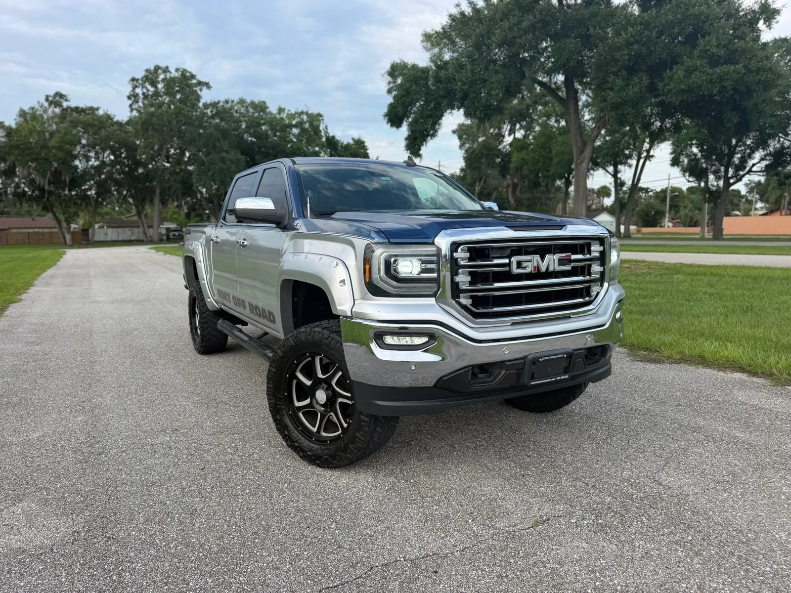 Used 2016 GMC Sierra 1500 SLT w/ Enhanced Driver Alert Package AWD/4WD image 3