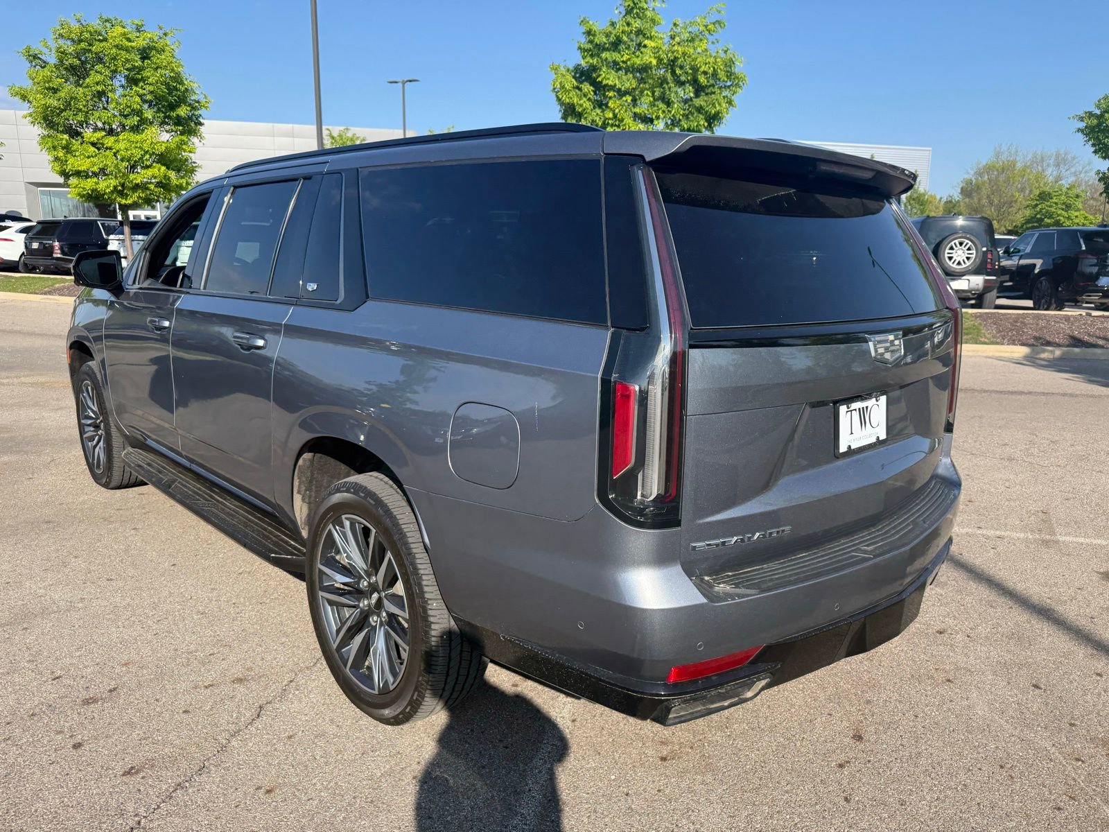 Used 2021 Cadillac Escalade ESV Sport w/ Driver Assist Tech Package AWD/4WD image 7