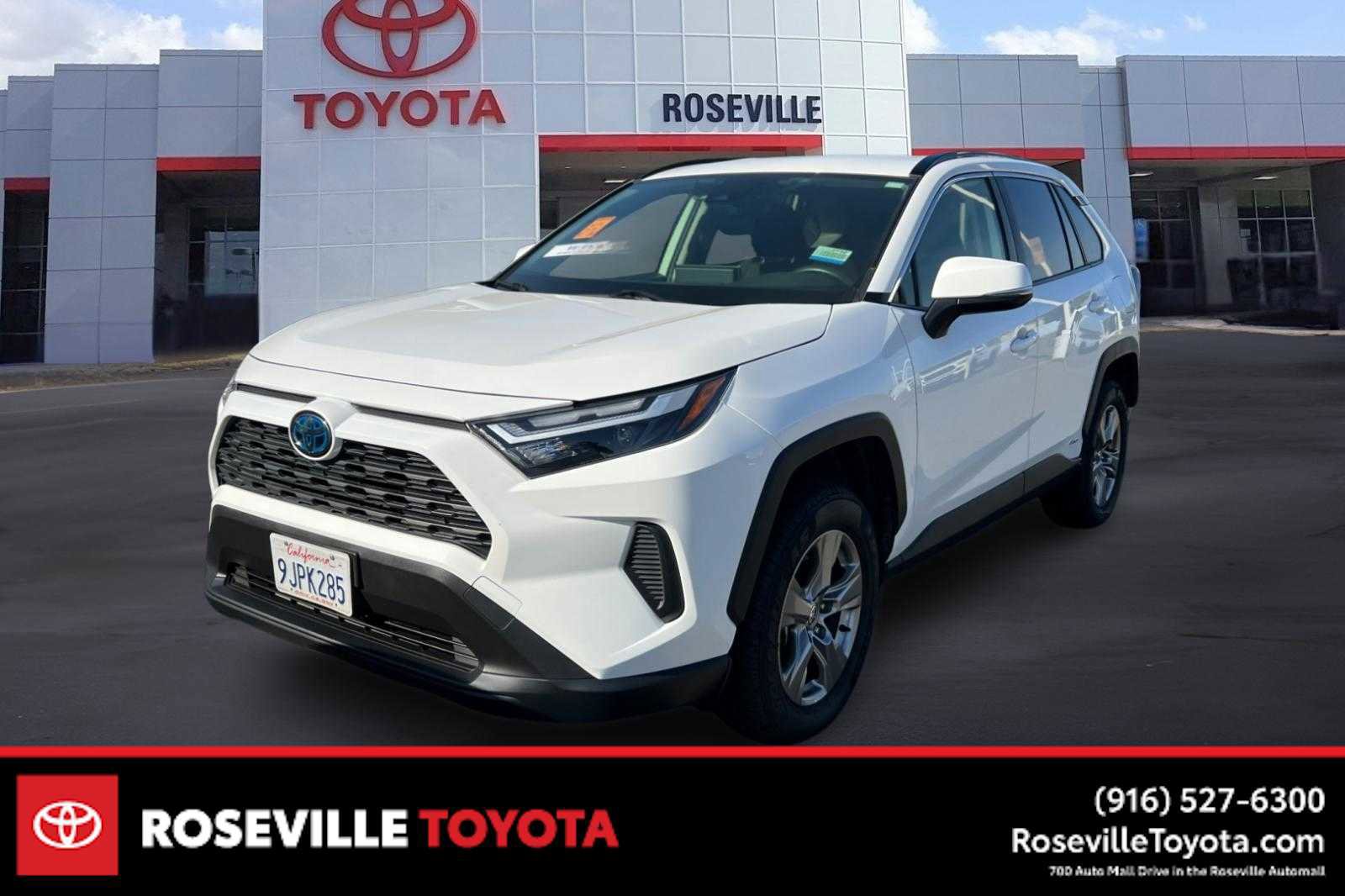 Used 2023 Toyota RAV4 LE AWD/4WD image 1