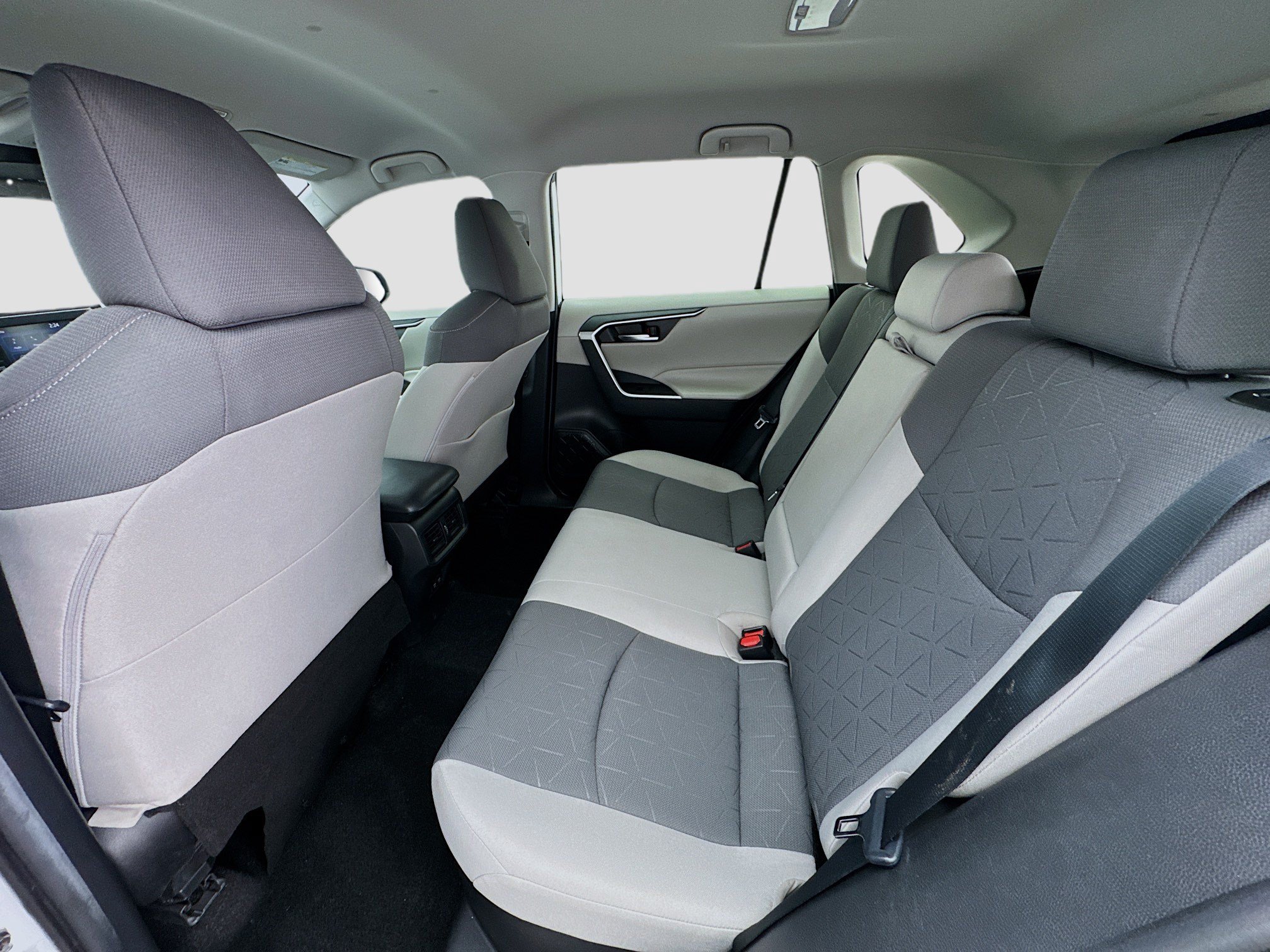 Used 2021 Toyota RAV4 XLE AWD/4WD image 15