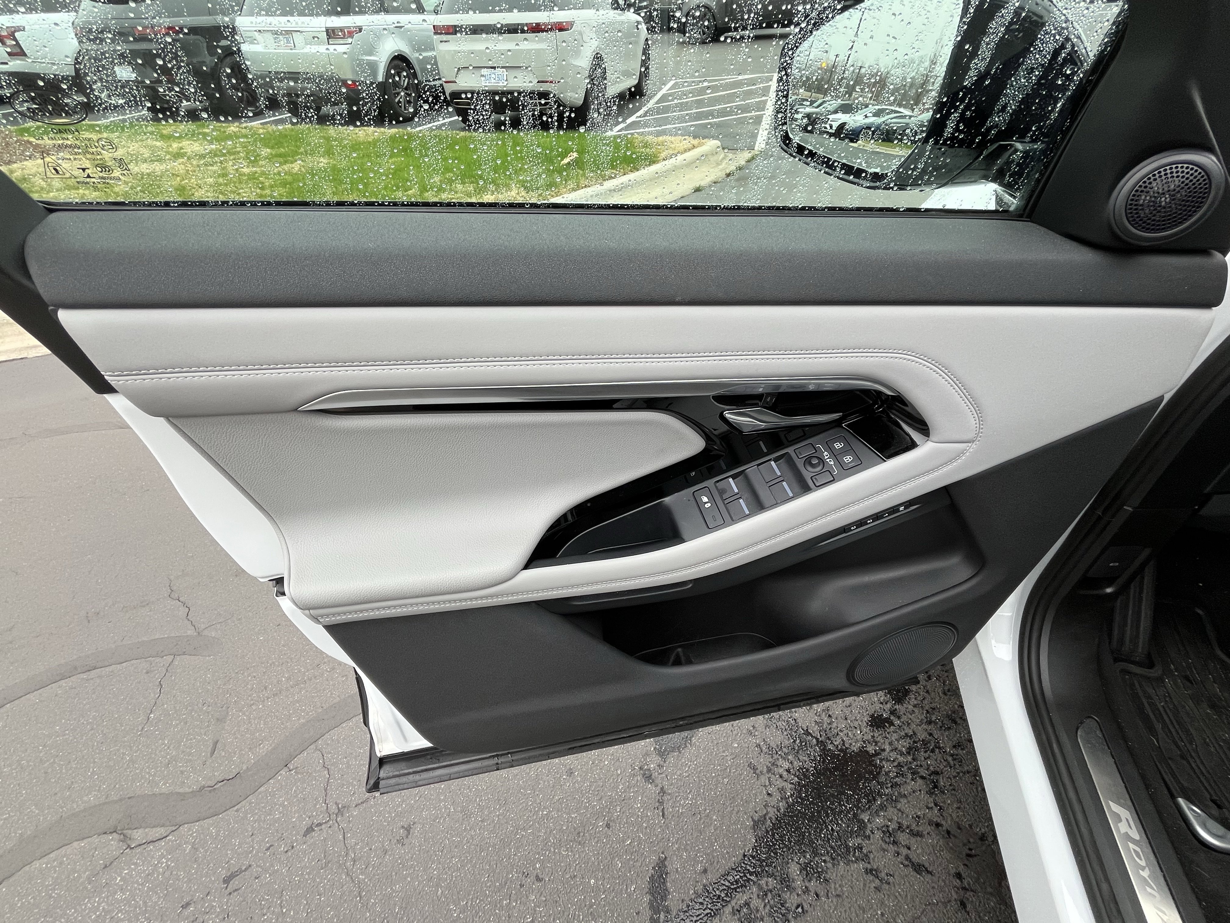 Certified 2023 Land Rover Range Rover Evoque R-Dynamic SE image 14