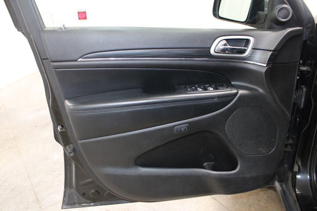 Used 2021 Jeep Grand Cherokee Limited w/ Luxury Group II image 24