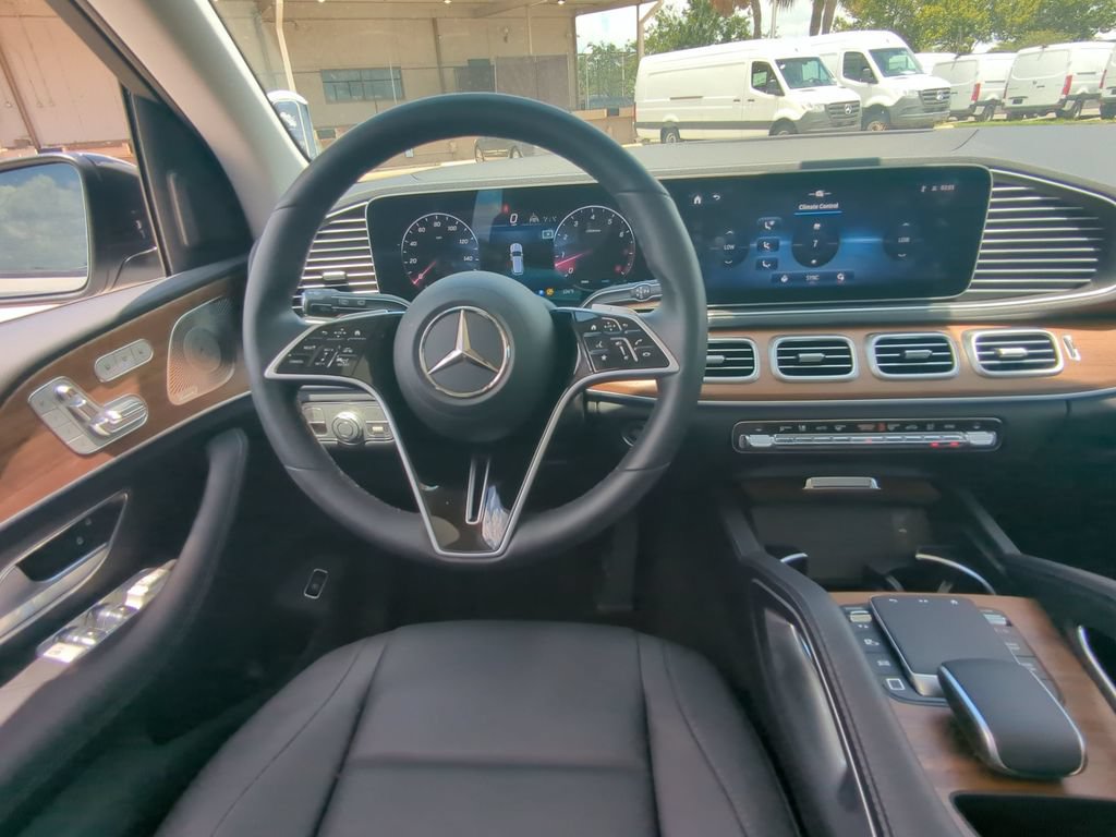 Used 2025 Mercedes-Benz GLE 350 4MATIC image 3