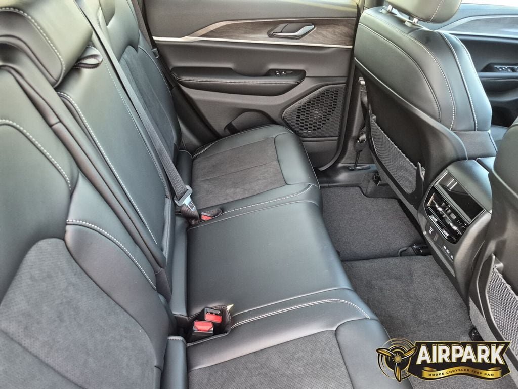 New 2026 Jeep Grand Cherokee Altitude AWD/4WD image 22