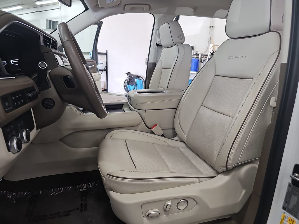 Used 2023 GMC Yukon Denali AWD/4WD image 16
