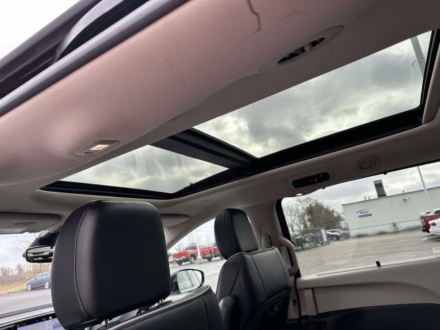 Used 2023 Chrysler Pacifica Limited image 28