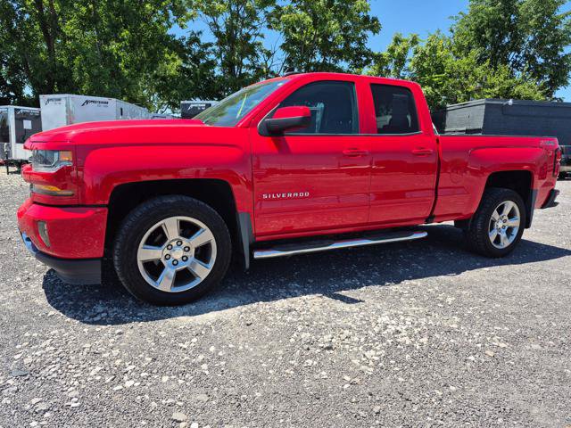Used 2017 Chevrolet Silverado 1500 LT AWD/4WD image 2