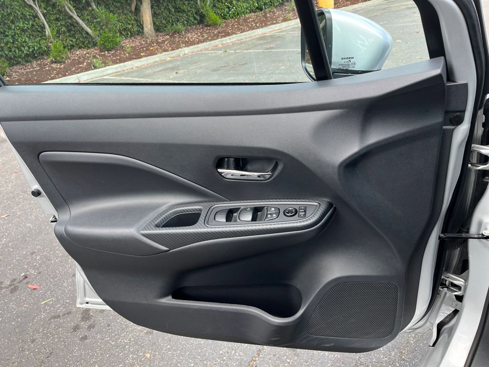 Used 2025 Nissan Versa SV image 18