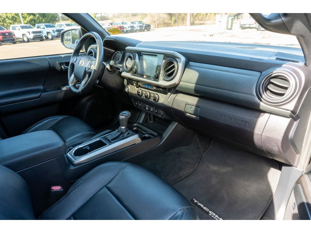 Used 2018 Toyota Tacoma Limited RWD image 17