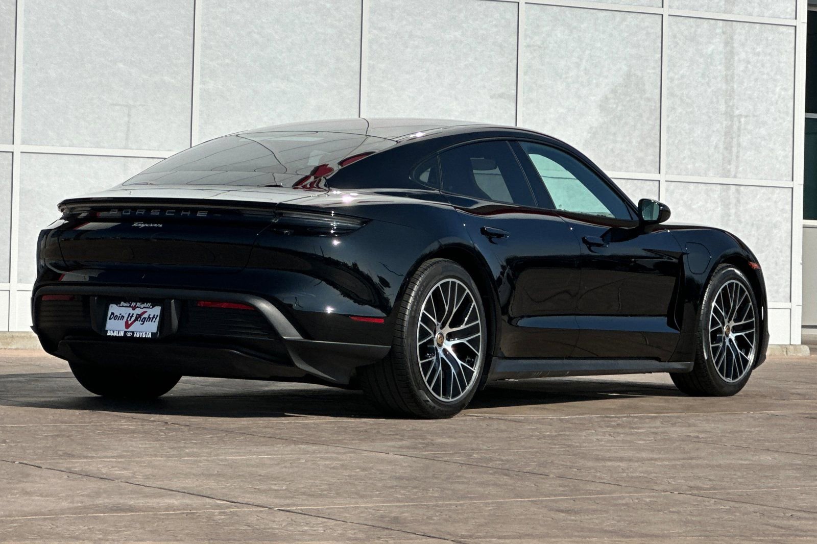 Used 2022 Porsche Taycan image 4