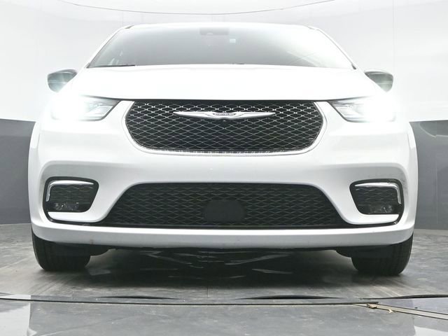 Used 2025 Chrysler Pacifica Select image 20
