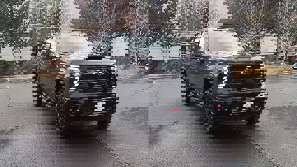 Used 2025 Chevrolet Silverado 3500 LTZ w/ LTZ Plus Package image 3