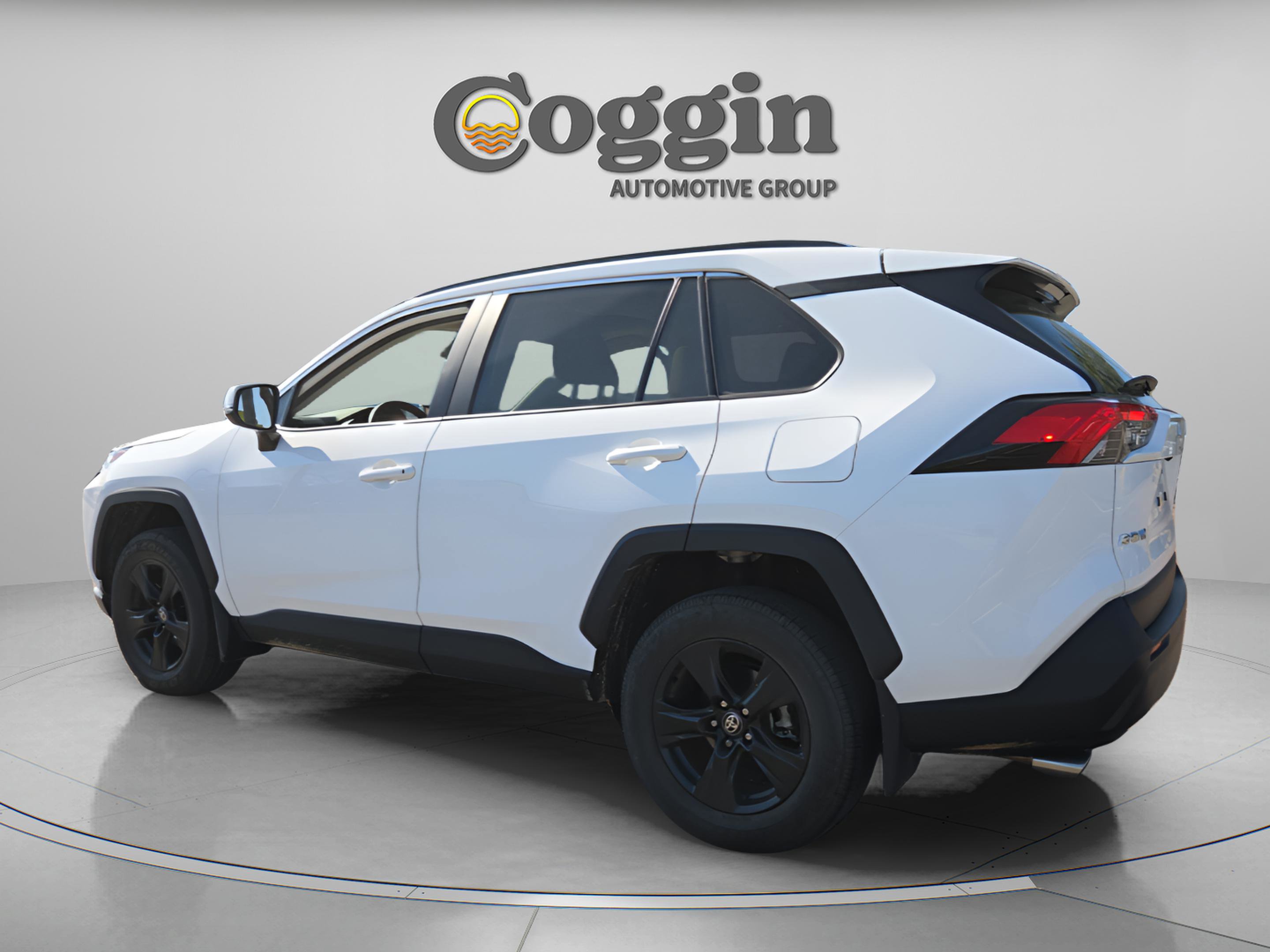 Used 2025 Toyota RAV4 XLE image 4