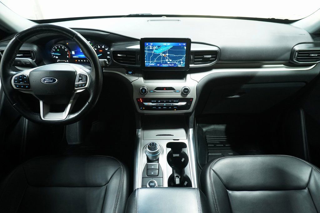 Used 2022 Ford Explorer XLT w/ Equipment Group 202A image 18