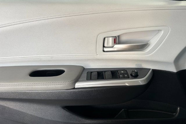 Certified 2026 Toyota Sienna XLE FWD image 14
