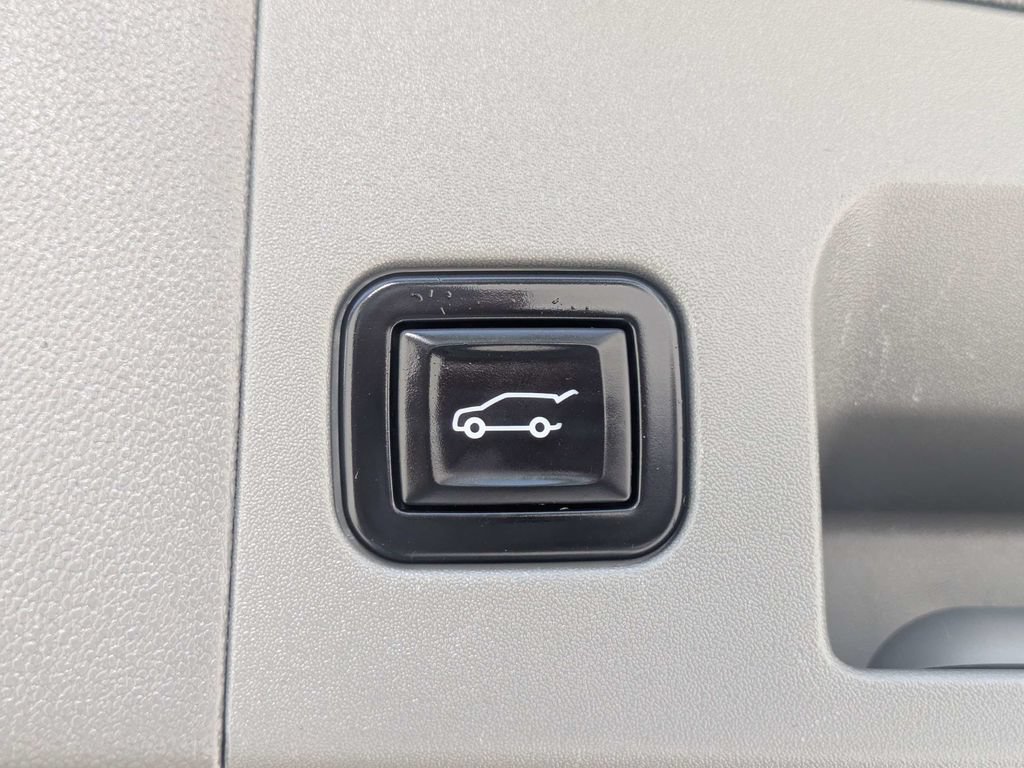 Used 2022 Cadillac XT5 Premium Luxury w/ Technology Package FWD image 13