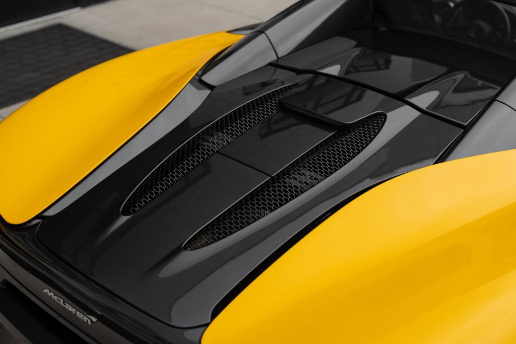 Used 2019 McLaren 570S Spider RWD image 10