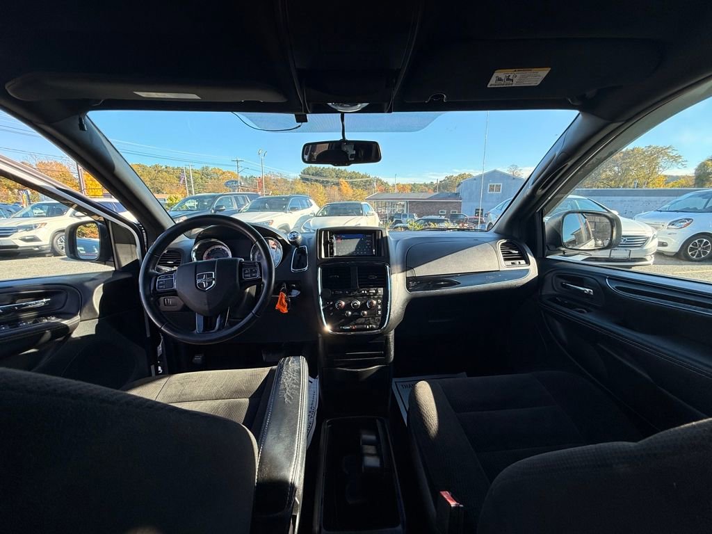 Used 2016 Dodge Grand Caravan SE FWD image 17
