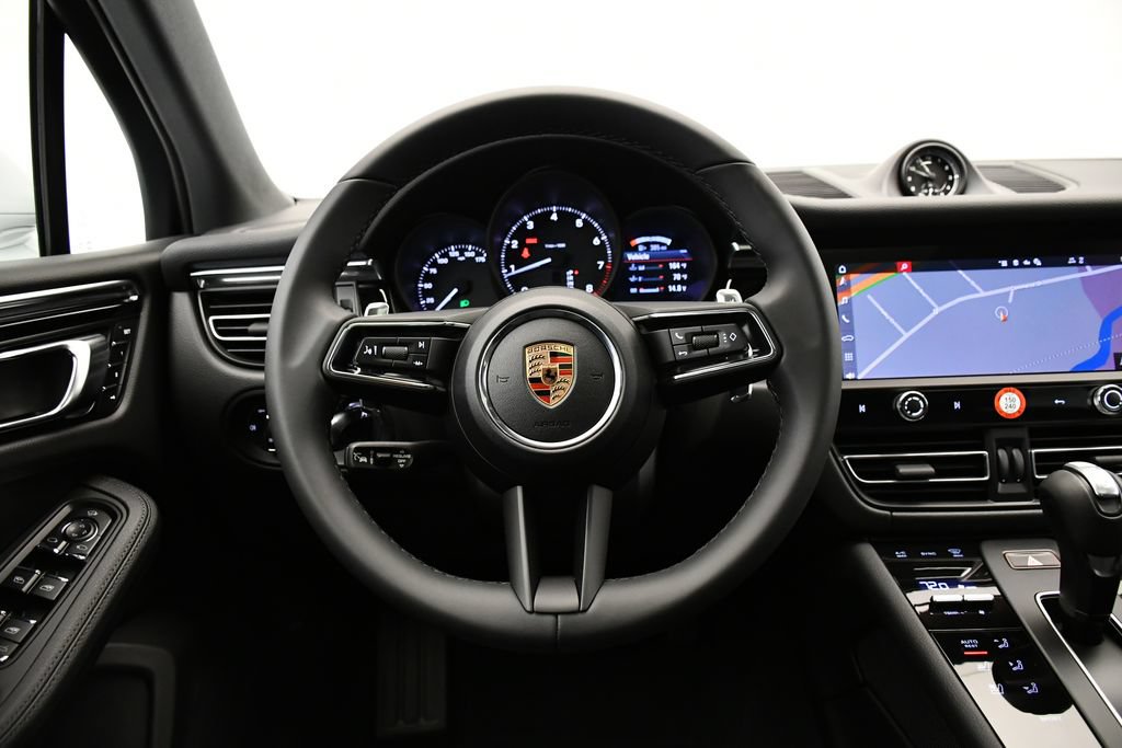 Certified 2026 Porsche Macan AWD/4WD image 27