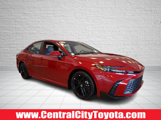 Used 2026 Toyota Camry SE FWD image 1