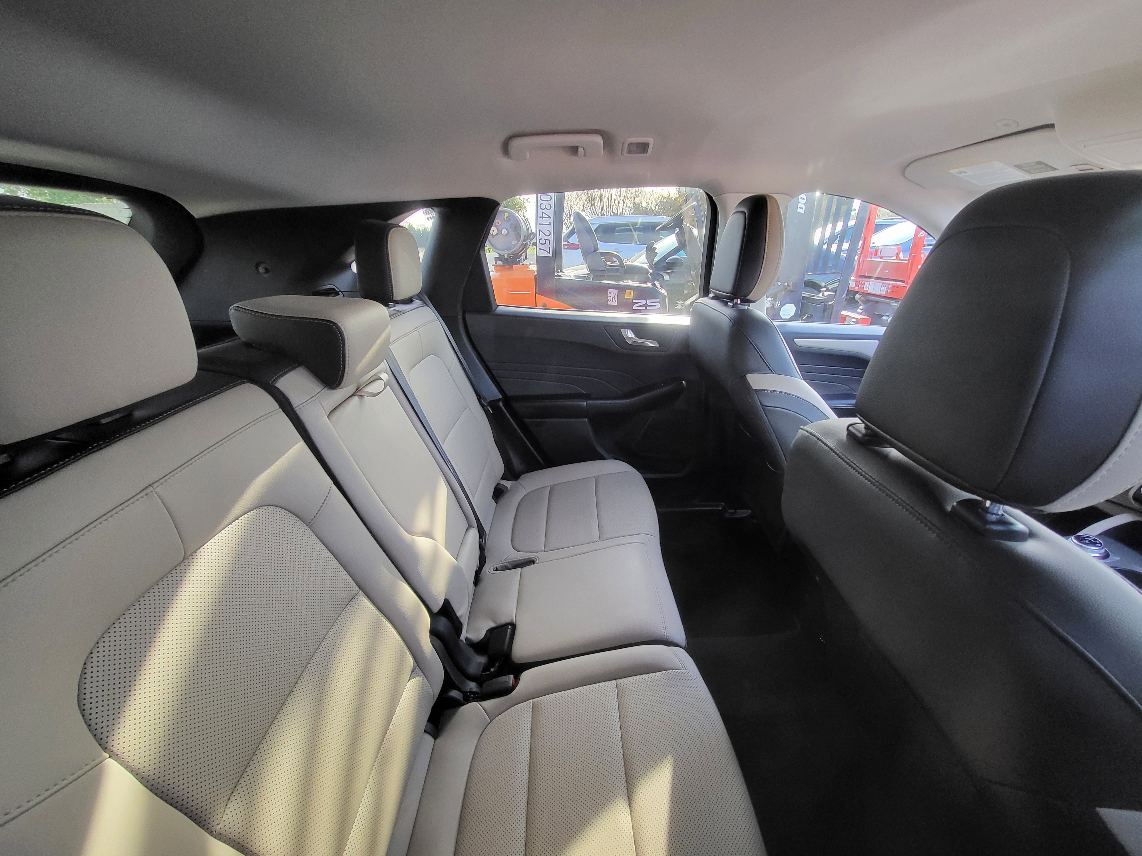 Used 2021 Ford Escape SEL w/ Technology Package image 9