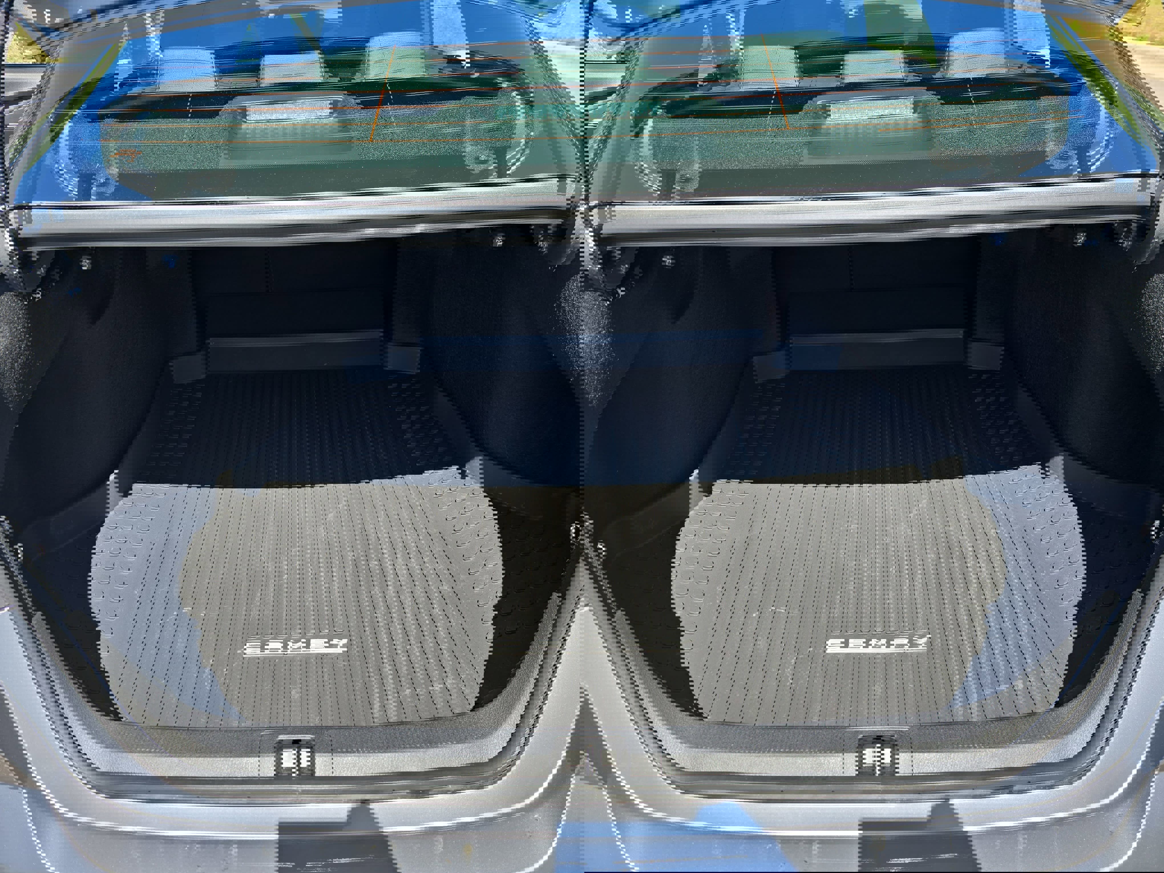 Used 2025 Toyota Camry SE FWD image 13