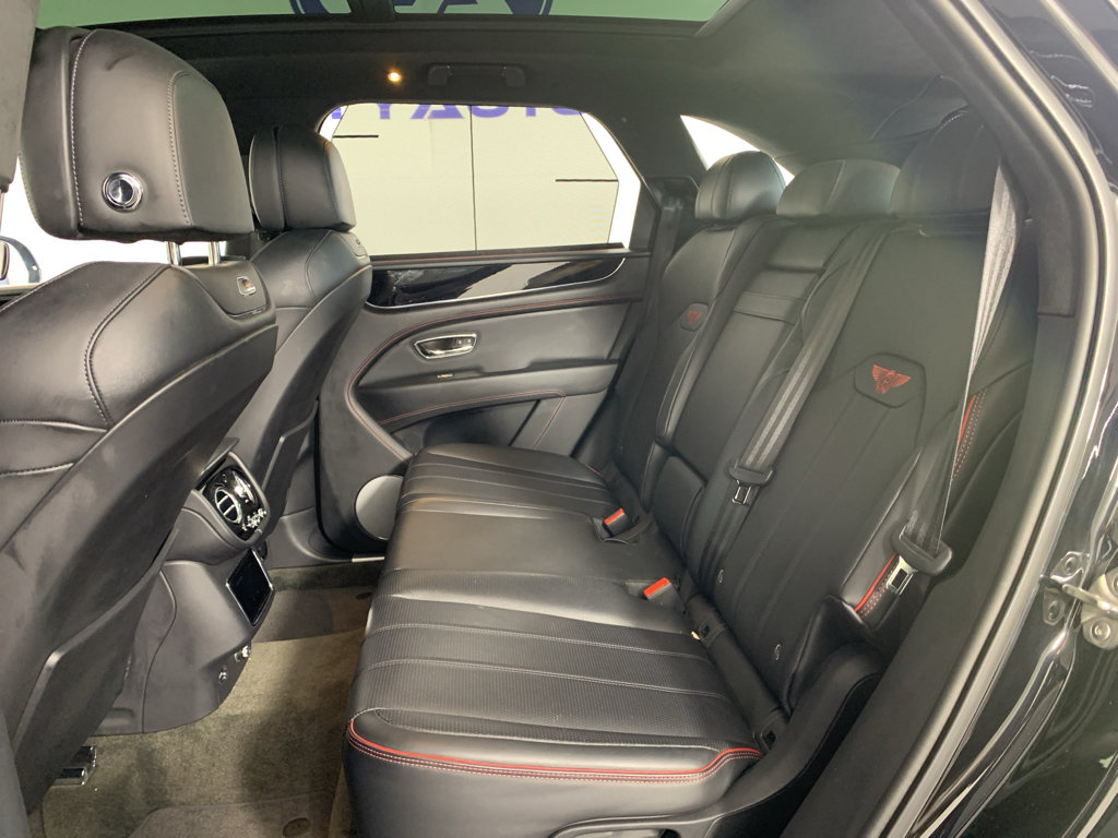Used 2023 Bentley Bentayga AWD/4WD image 32